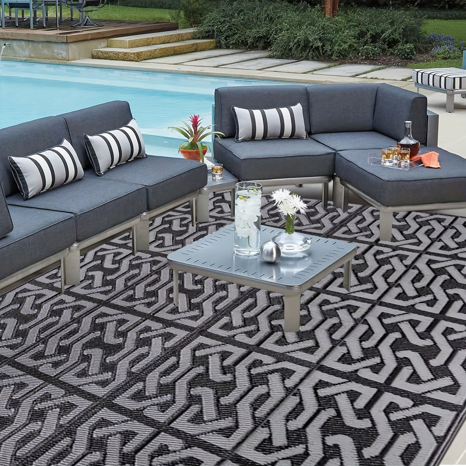 Reversible Outdoor Rug – Black & Grey