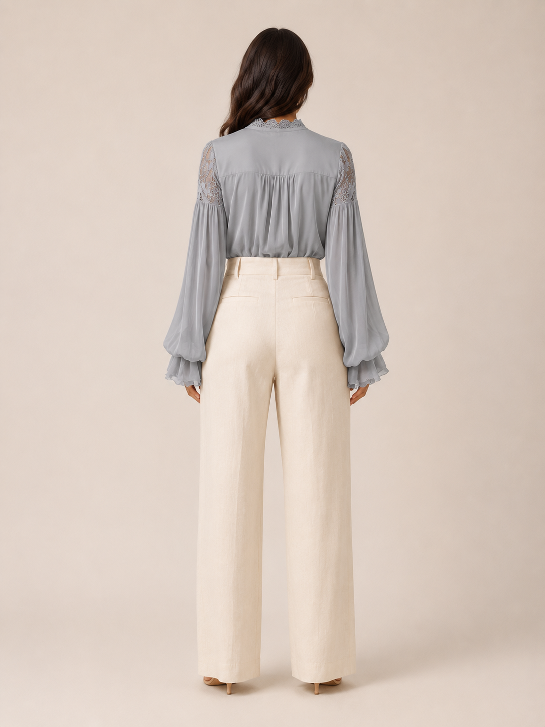 Sélénora - Kanten blouse met V-hals en pofmouwen