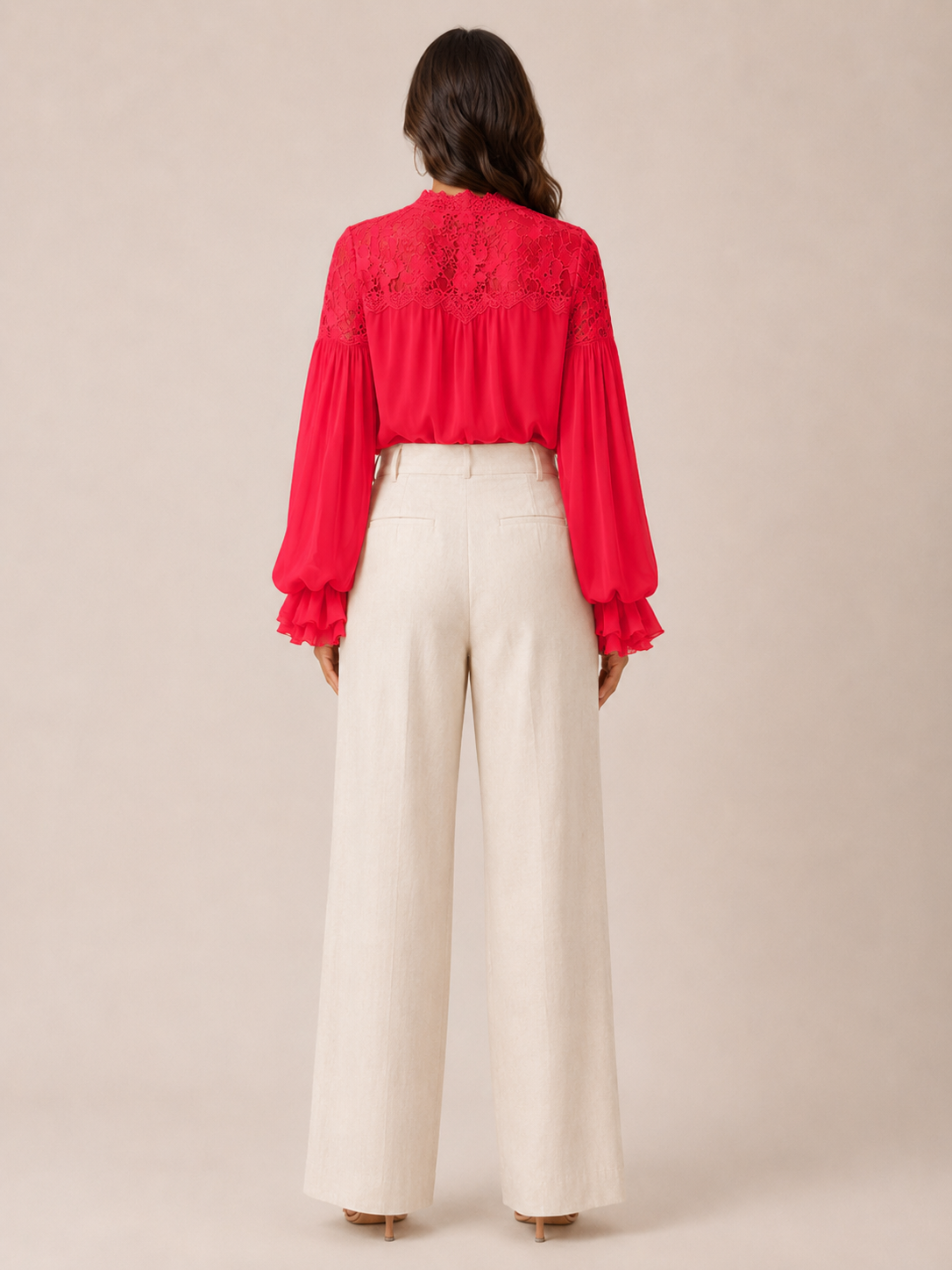 Sélénora - Kanten blouse met V-hals en pofmouwen