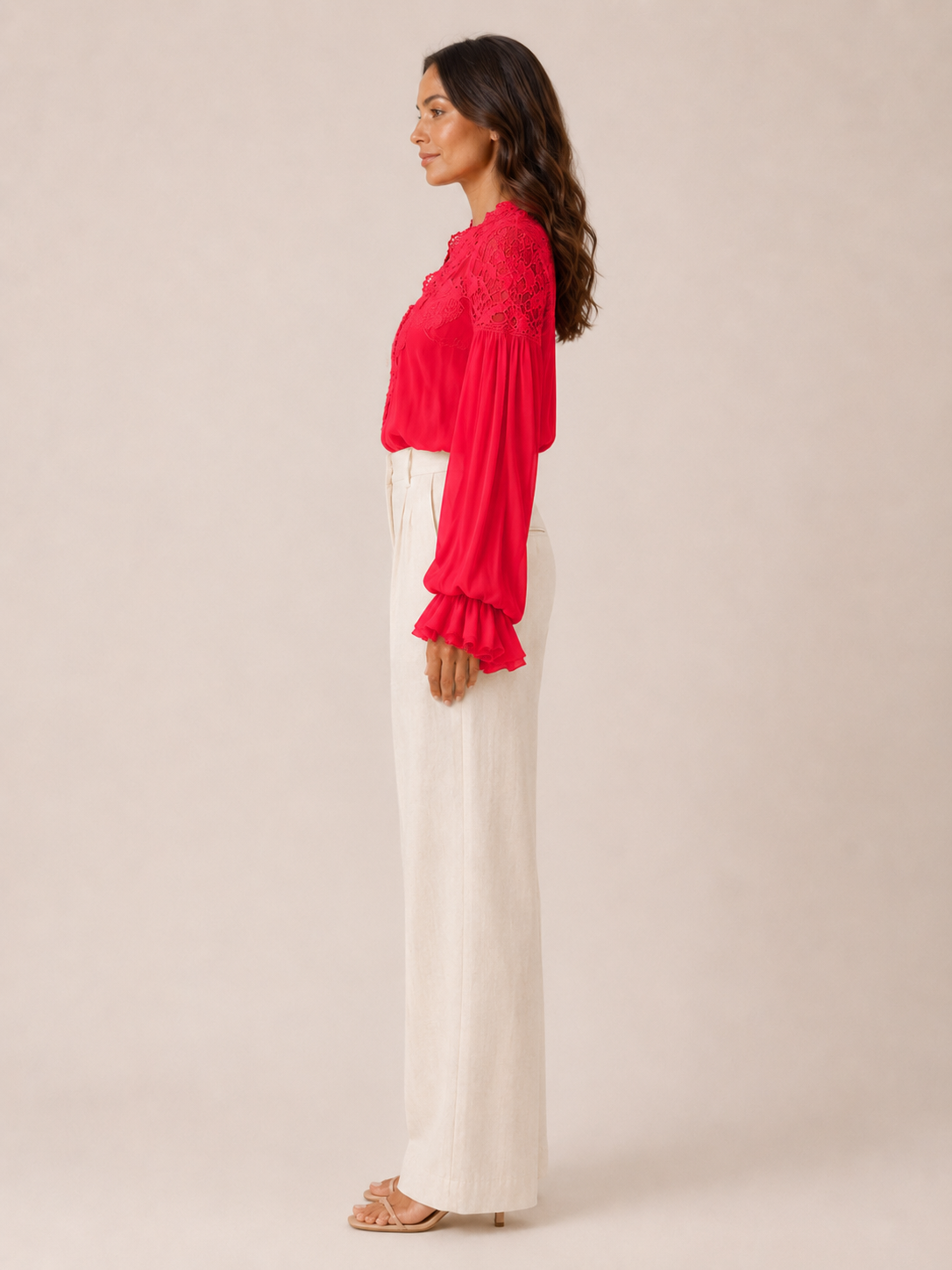 Sélénora - Kanten blouse met V-hals en pofmouwen